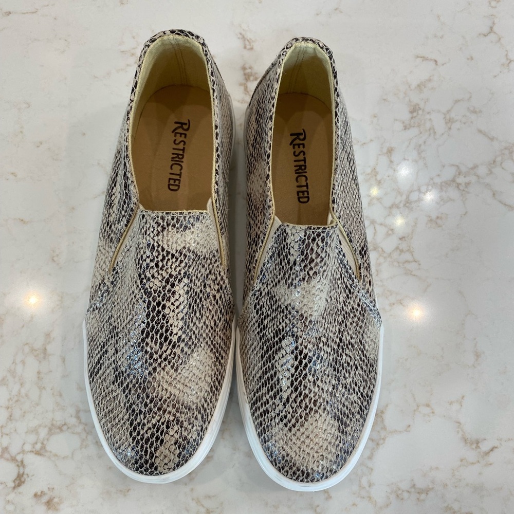 Women’s Snakeskin Sneakers 6.5